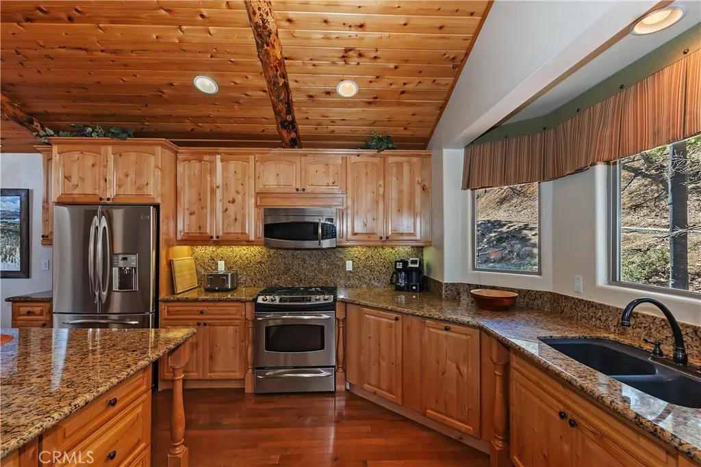 43336 Shasta Road, Big Bear Lake, California 92315 home-pic-11