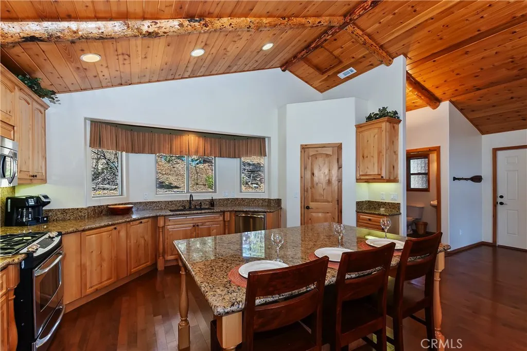43336 Shasta Road, Big Bear Lake, California 92315 home-pic-10
