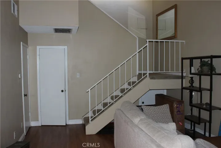 6431 Cleon Ave. 5, North Hollywood, California 91606