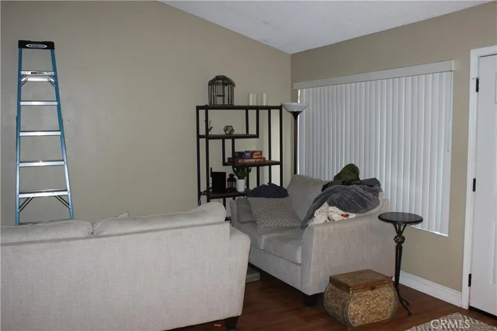 6431 Cleon Ave. 5, North Hollywood, California 91606