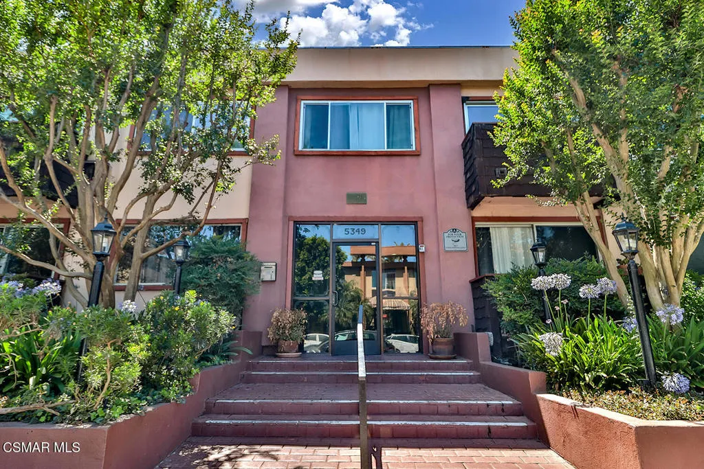 5349 Newcastle Avenue 28, Encino, California 91316 home-pic-1