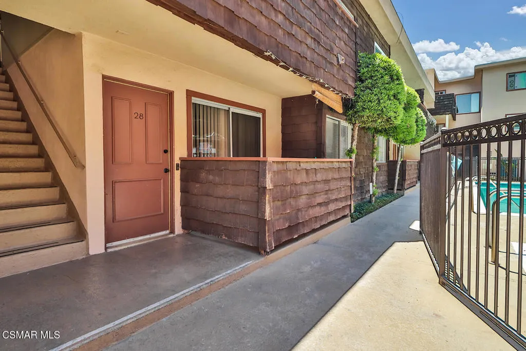 5349 Newcastle Avenue 28, Encino, California 91316 home-pic-20