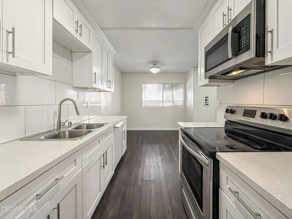 5349 Newcastle Avenue 28, Encino, California 91316 home-pic-11