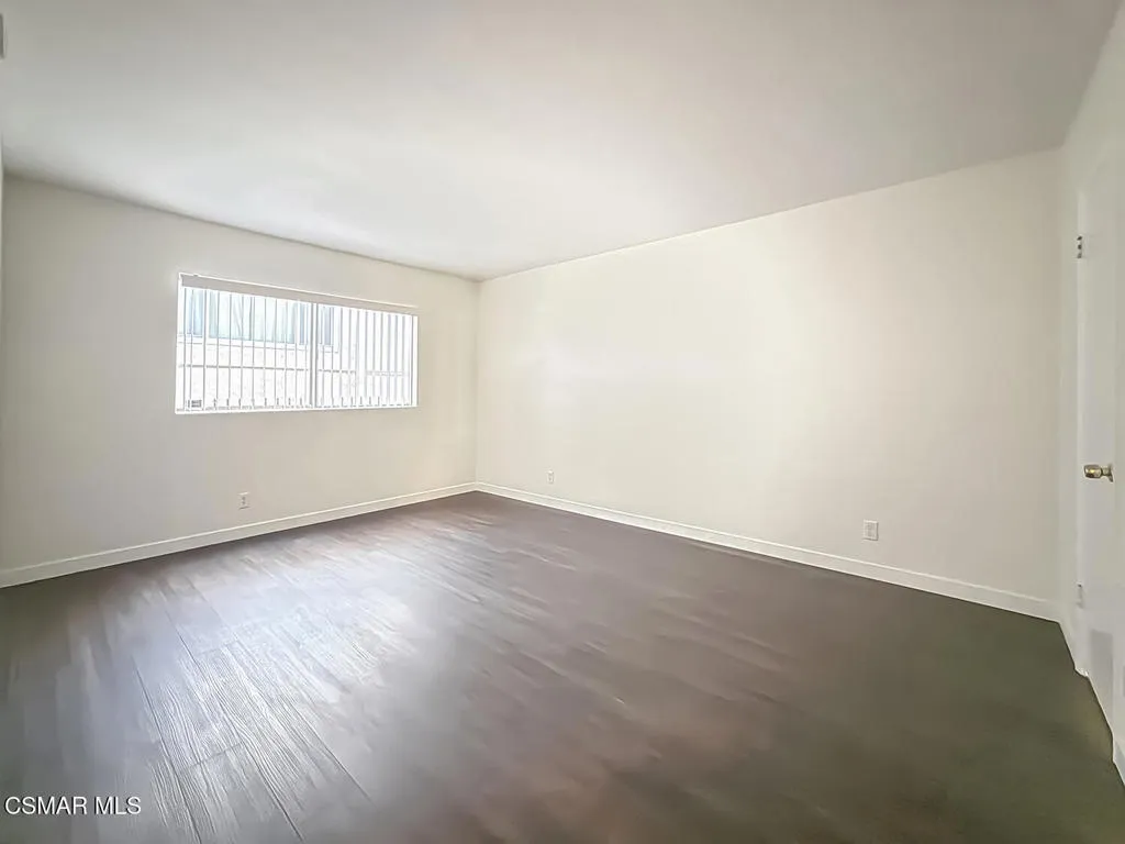 5349 Newcastle Avenue 28, Encino, California 91316 home-pic-13