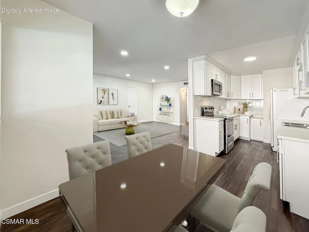 5349 Newcastle Avenue 28, Encino, California 91316 home-pic-8