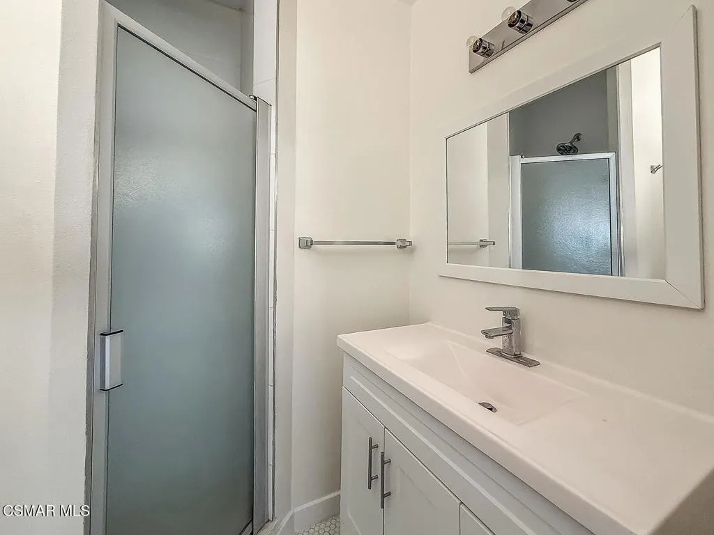 5349 Newcastle Avenue 28, Encino, California 91316 home-pic-14