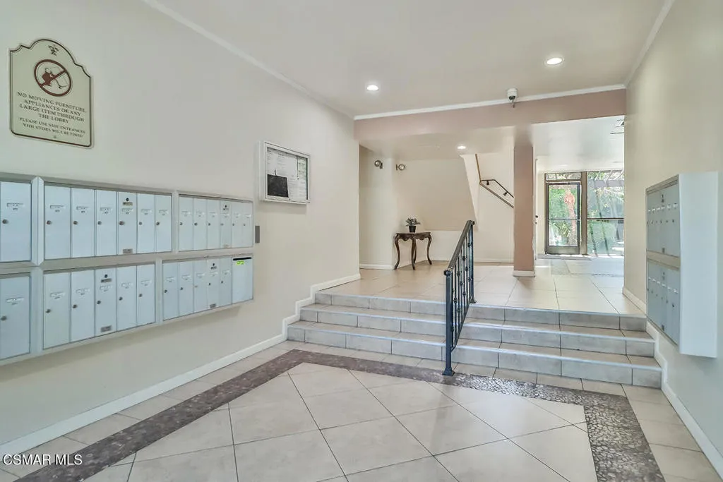 5349 Newcastle Avenue 28, Encino, California 91316 home-pic-27