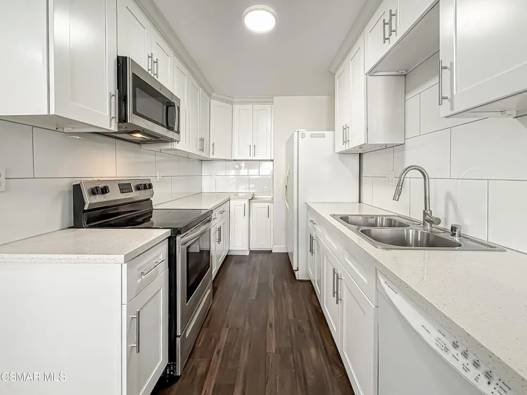 5349 Newcastle Avenue 28, Encino, California 91316 home-pic-10