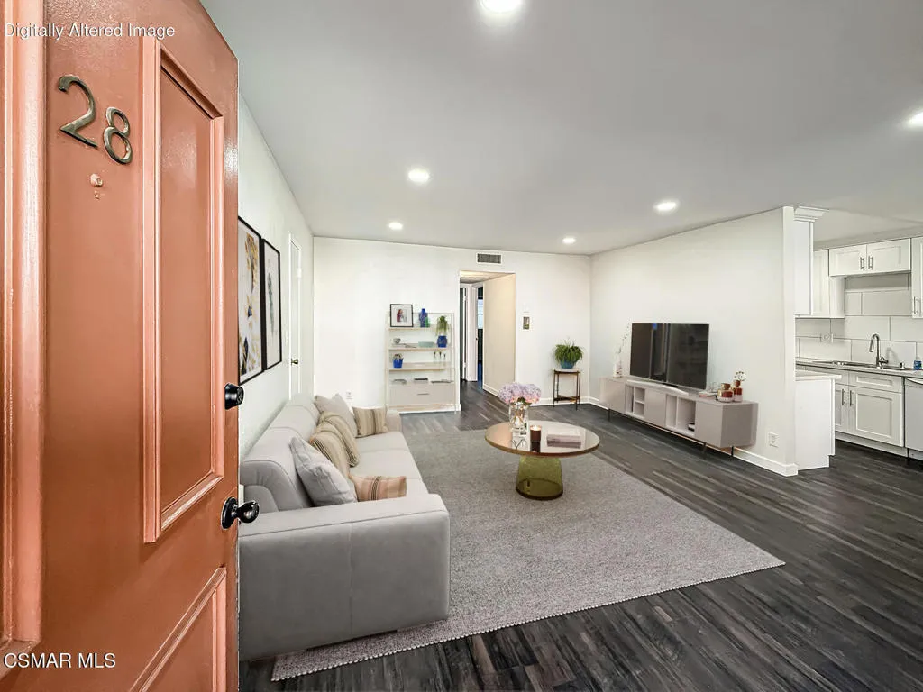 5349 Newcastle Avenue 28, Encino, California 91316 home-pic-2