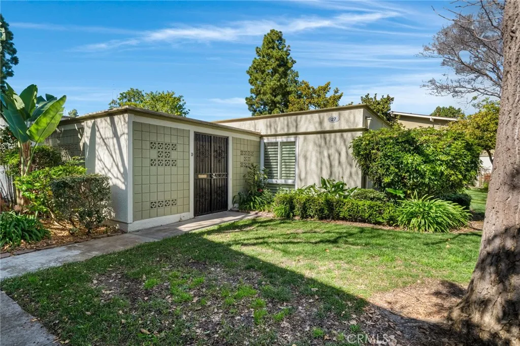 27 Avenida Castilla D, Laguna Woods, California 92637 home-pic-1