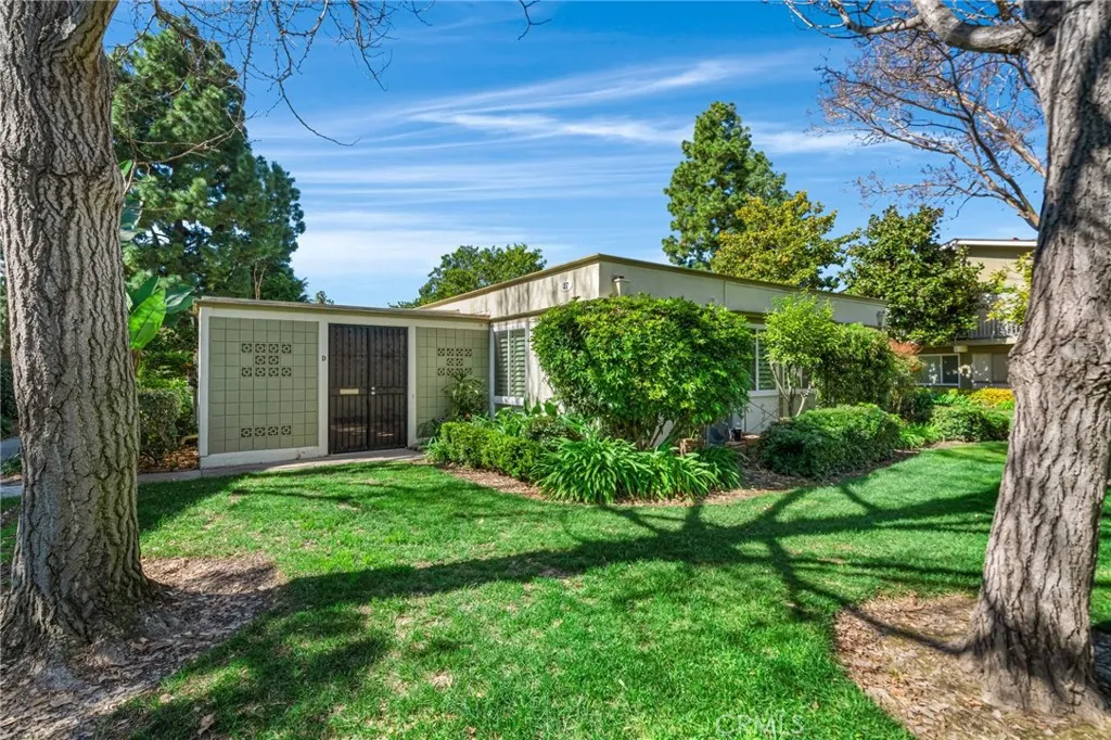27 Avenida Castilla D, Laguna Woods, California 92637 home-pic-41