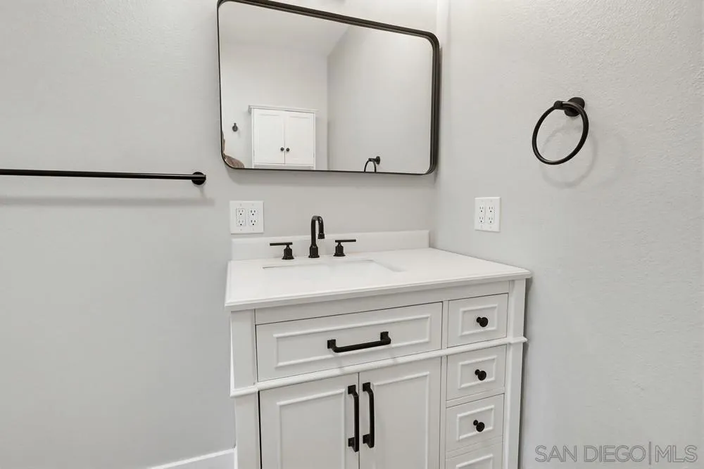 5516 Caminito Roberto, San Diego, California 92111 home-pic-29