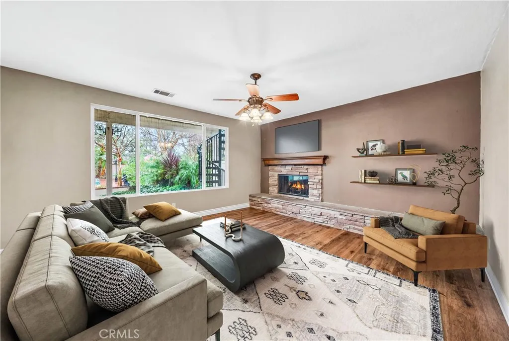 43898 Carentan Drive, Temecula, California 92592 home-pic-20