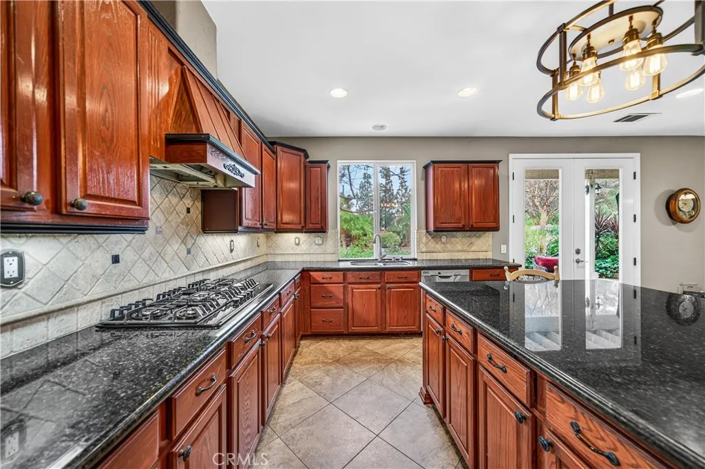43898 Carentan Drive, Temecula, California 92592 home-pic-16