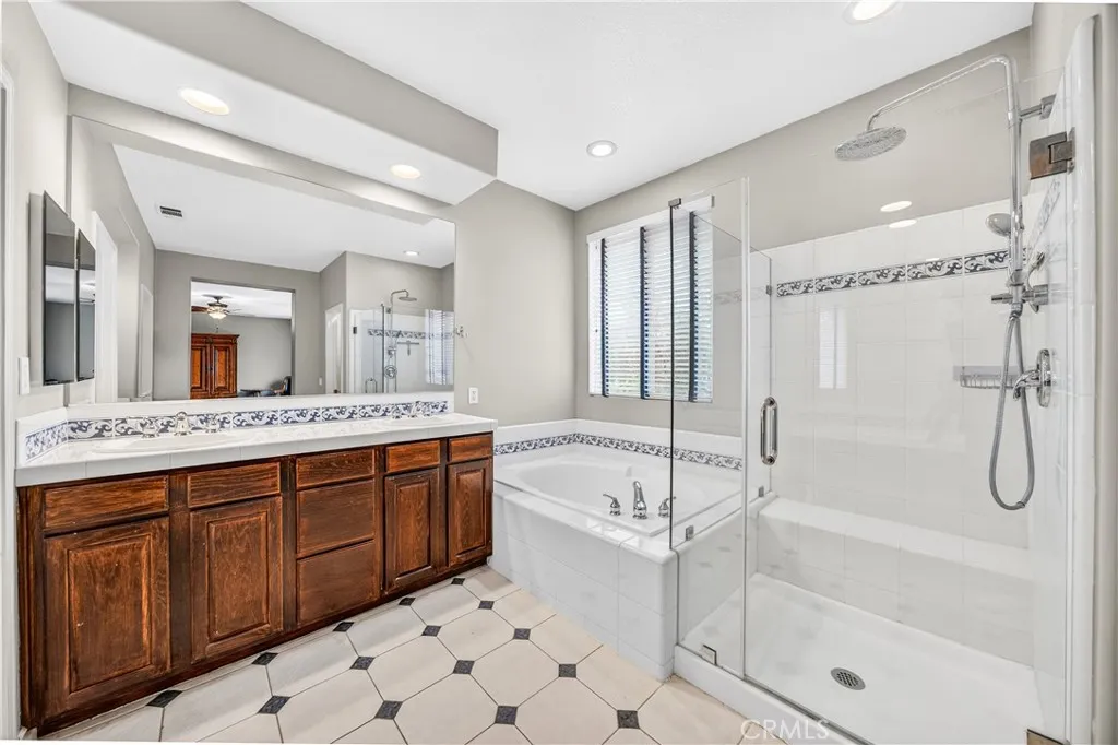 43898 Carentan Drive, Temecula, California 92592 home-pic-30