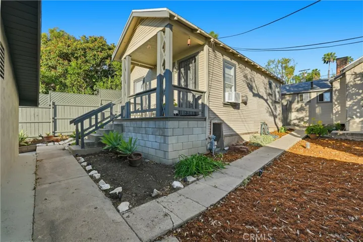 1406 Manzanita, Los Angeles, California 90027