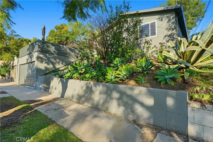 1406 Manzanita, Los Angeles, California 90027