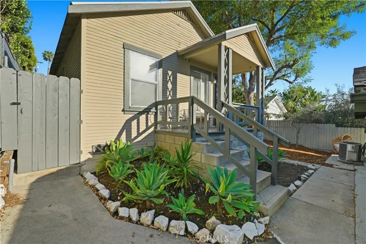 1406 Manzanita, Los Angeles, California 90027