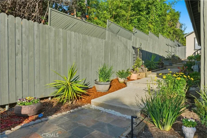1406 Manzanita, Los Angeles, California 90027