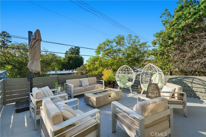 1406 Manzanita, Los Angeles, California 90027