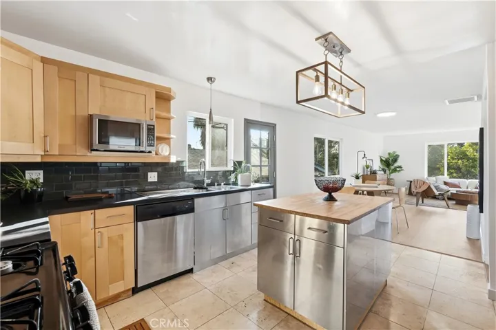 1406 Manzanita, Los Angeles, California 90027