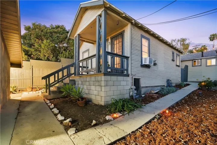 1406 Manzanita, Los Angeles, California 90027