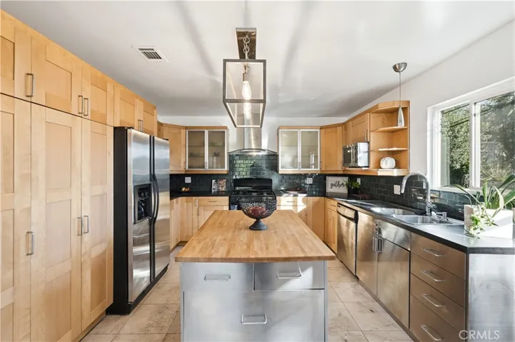 1406 Manzanita, Los Angeles, California 90027