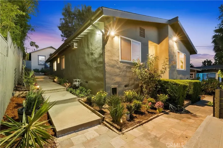 1406 Manzanita, Los Angeles, California 90027