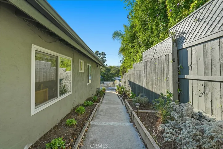 1406 Manzanita, Los Angeles, California 90027