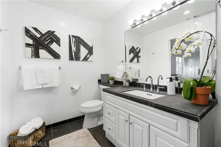 1406 Manzanita, Los Angeles, California 90027
