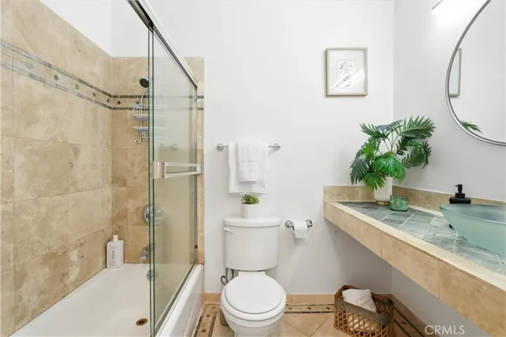 1406 Manzanita, Los Angeles, California 90027