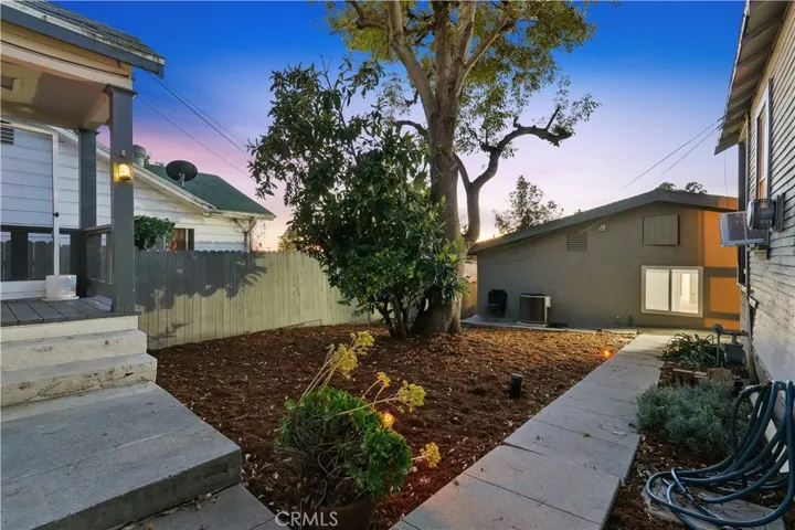 1406 Manzanita, Los Angeles, California 90027