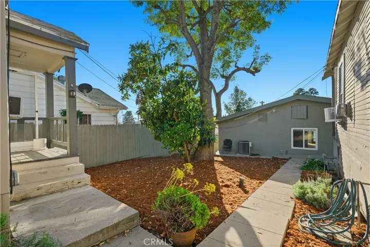 1406 Manzanita, Los Angeles, California 90027