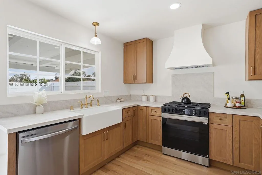 10155 Baroness Ave, San Diego, California 92126 home-pic-10