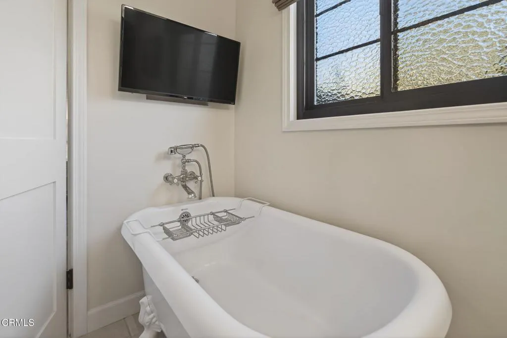 2456 Sherwood Drive, Ventura, California 93001 home-pic-26