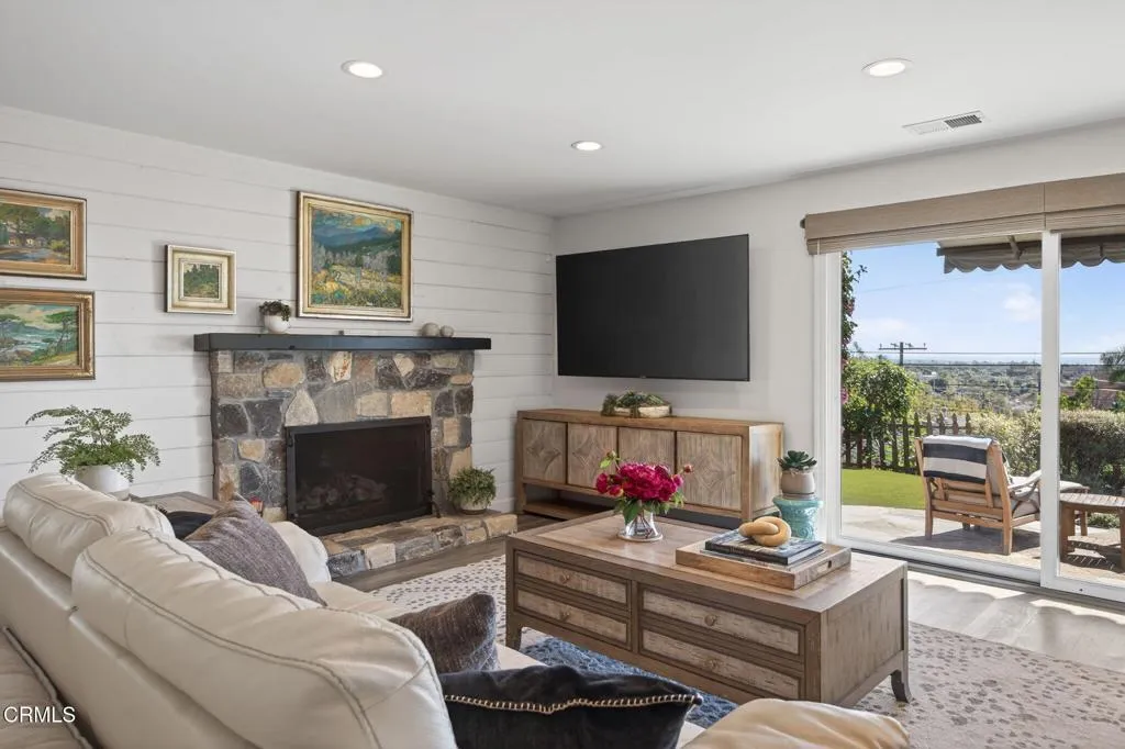 2456 Sherwood Drive, Ventura, California 93001 home-pic-14