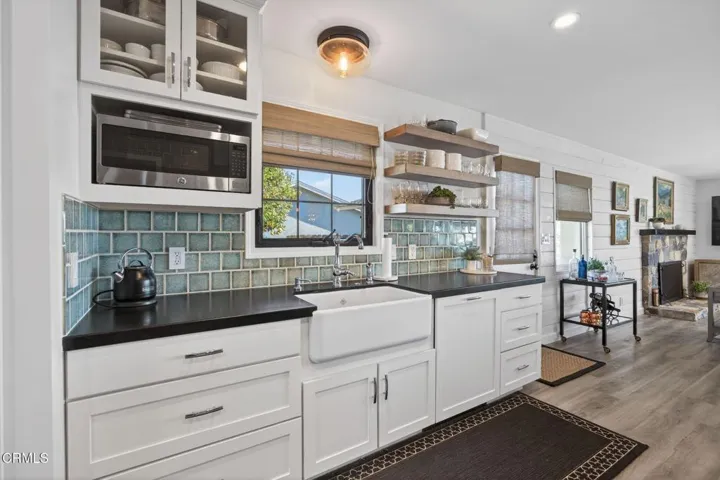 12-web-or-mls-Upmarket Media-2456She035