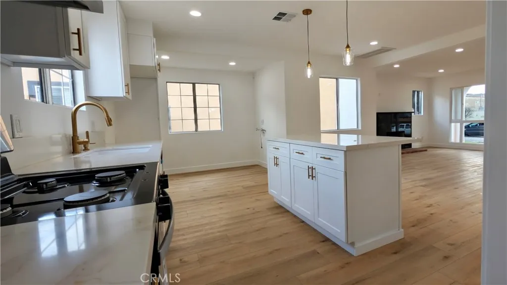 7036 6th Avenue, Los Angeles, California 90043 home-pic-7