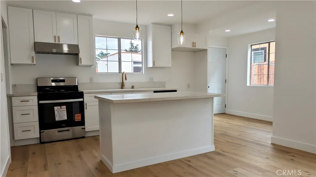 7036 6th Avenue, Los Angeles, California 90043 home-pic-4