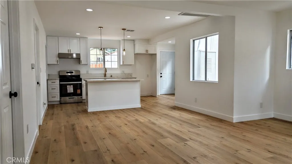 7036 6th Avenue, Los Angeles, California 90043 home-pic-2