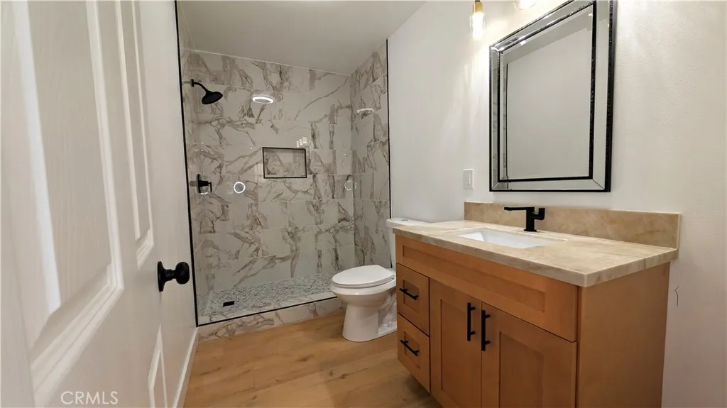 7036 6th Avenue, Los Angeles, California 90043 home-pic-12