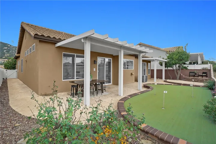 5098 Singing Hills Drive, Banning, California 92220