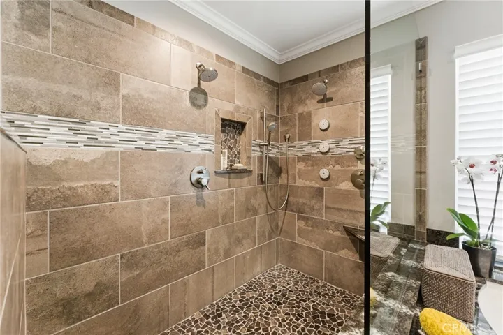 Primary en suite shower