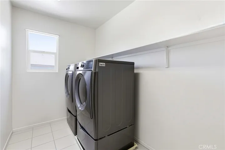 washer/dryer included