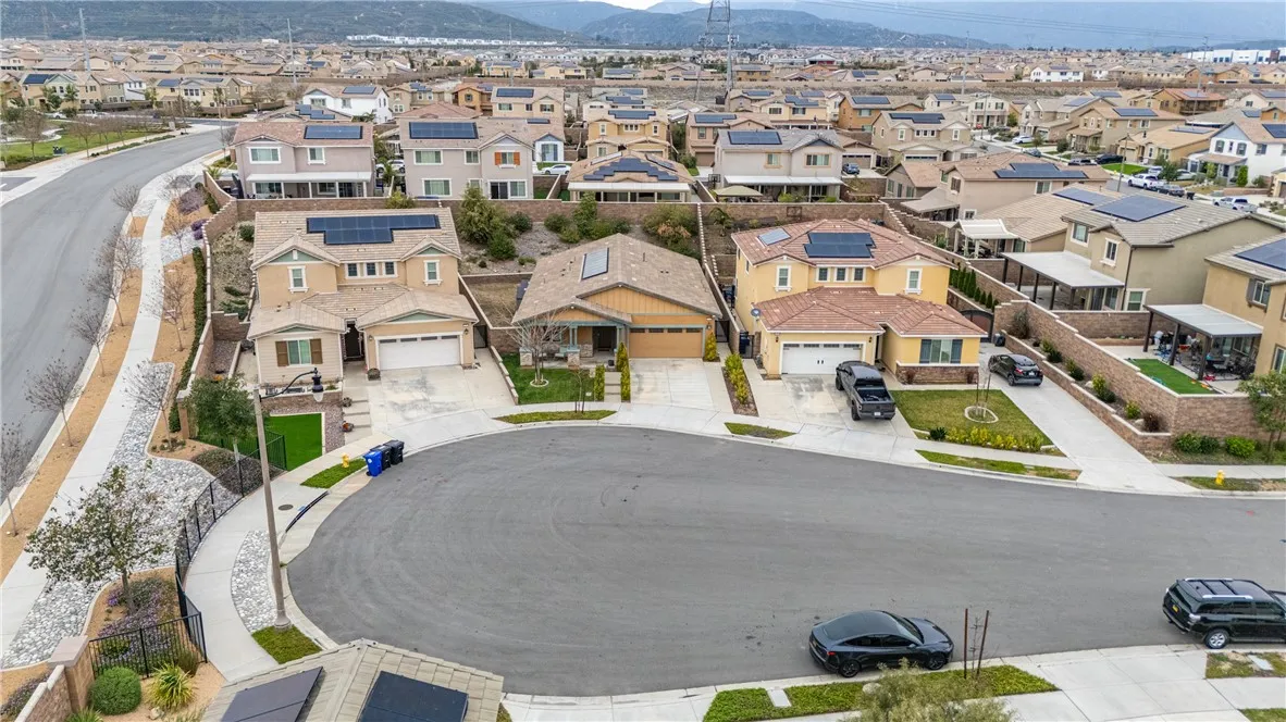 16590 Shafer Court, Fontana, California 92336 home-pic-44