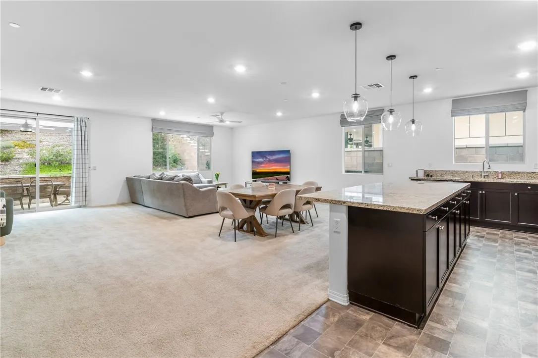 16590 Shafer Court, Fontana, California 92336 home-pic-15