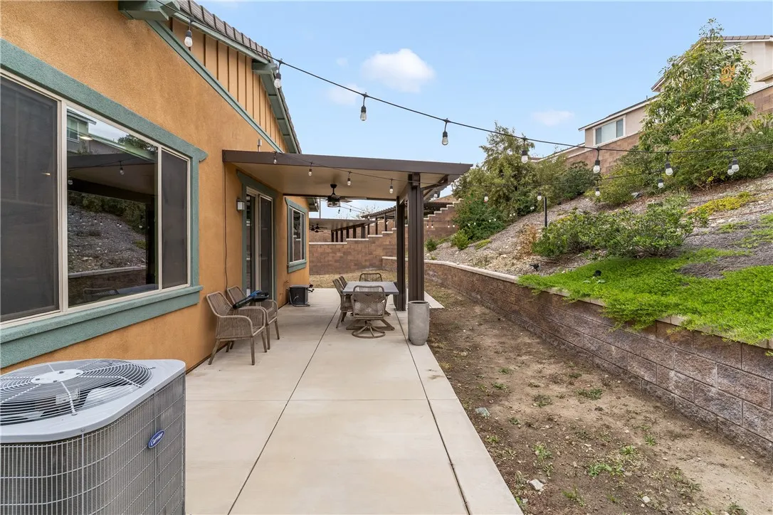16590 Shafer Court, Fontana, California 92336 home-pic-32