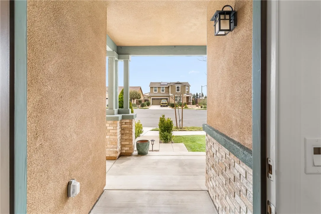 16590 Shafer Court, Fontana, California 92336 home-pic-5