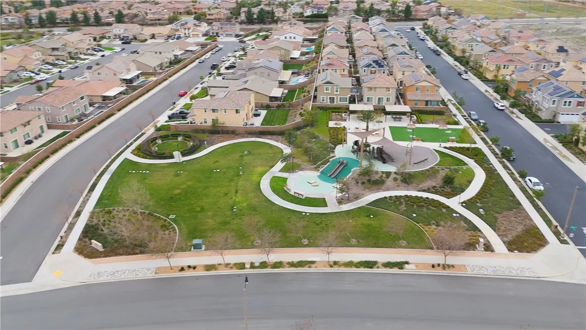 16590 Shafer Court, Fontana, California 92336 home-pic-36