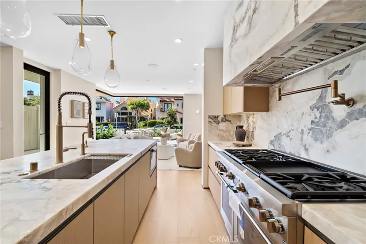 612 Begonia, Corona Del Mar, California 92625